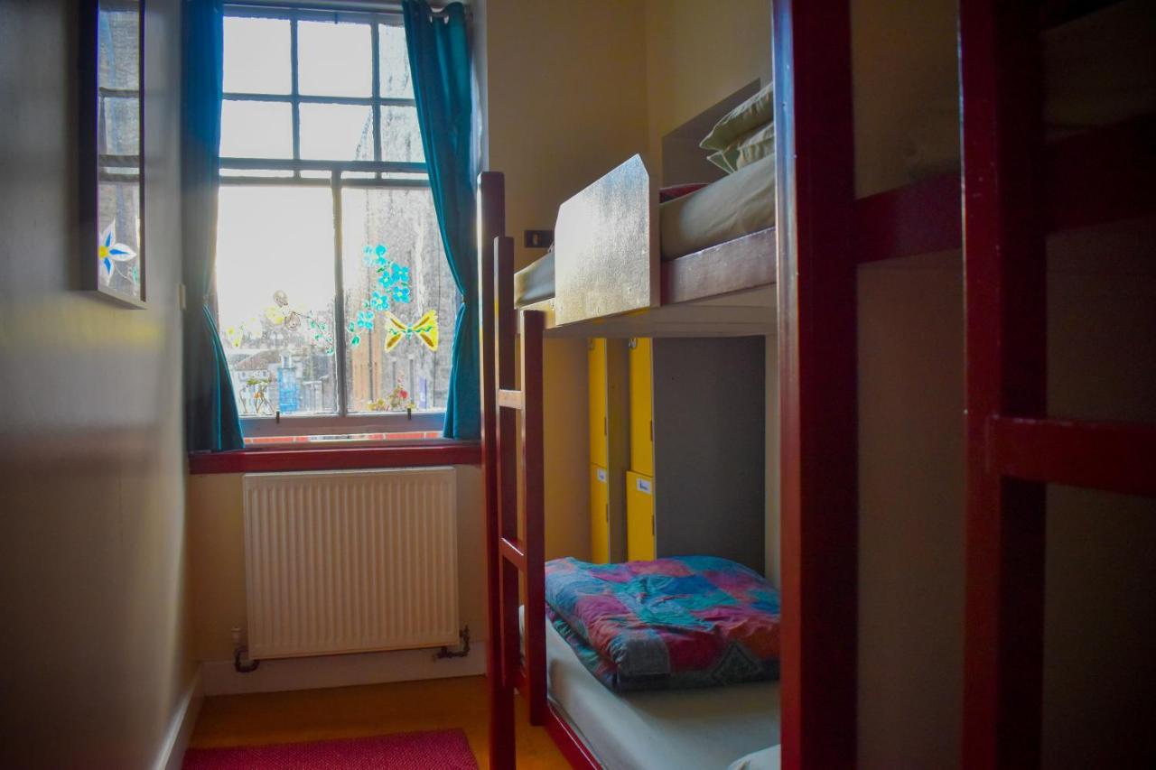 Хостел Royal Mile Backpackers Эдинбург Экстерьер фото